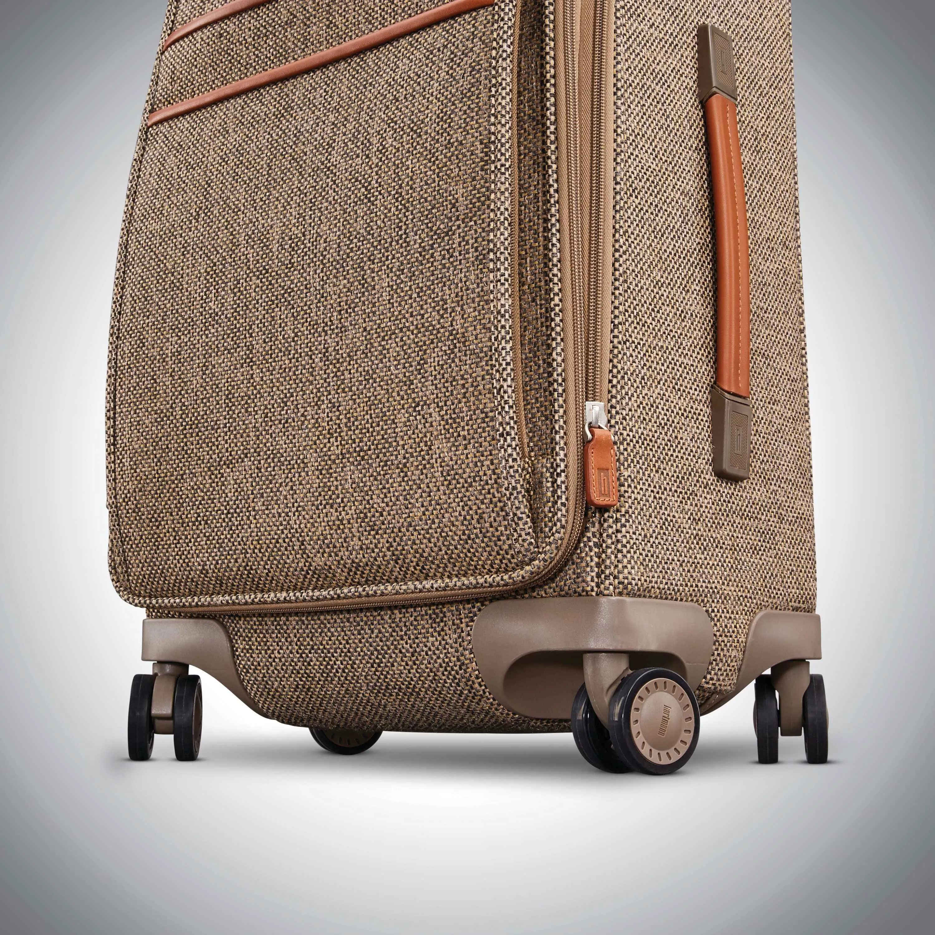 Hartmann Tweed Legend 30" Extended Journey Expandable Spinner Natural Tweed